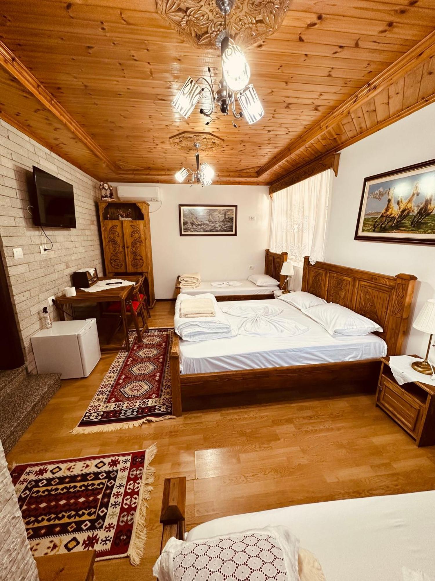 Kore Guest House Gjirokaster Bagian luar foto