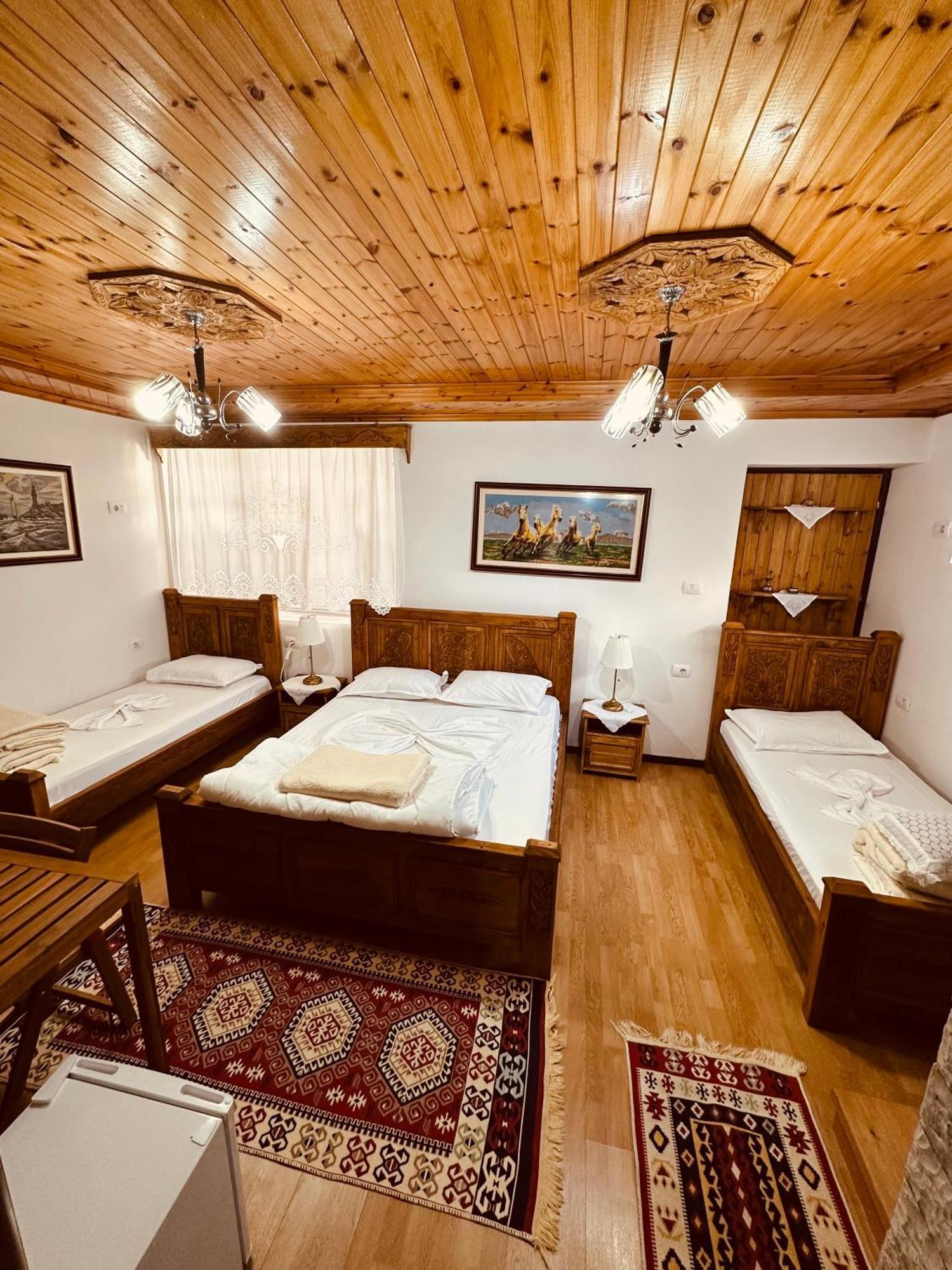 Kore Guest House Gjirokaster Bagian luar foto